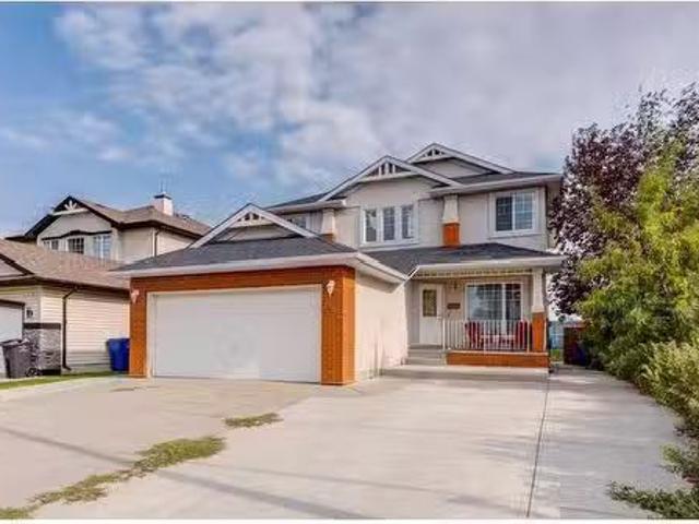 256 Oakmere Place, Chestermere, AB, T1X 1V7 house for sale.
