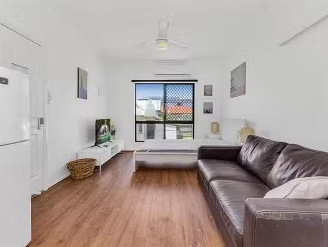 2/56 Nielson Street, Chermside, QLD 4032