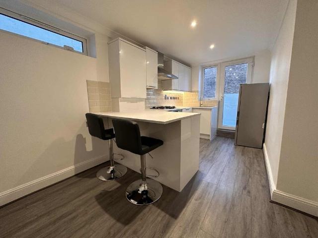 256A Merton Road, London SW18, 2 bed flat to rent, £2,000 pcm | PrimeLocation