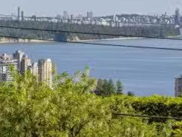 2575 Queens Avenue, West Vancouver, BC, V7V 2Y9 house for sa.
