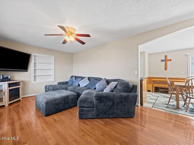 2575 White Plains Road