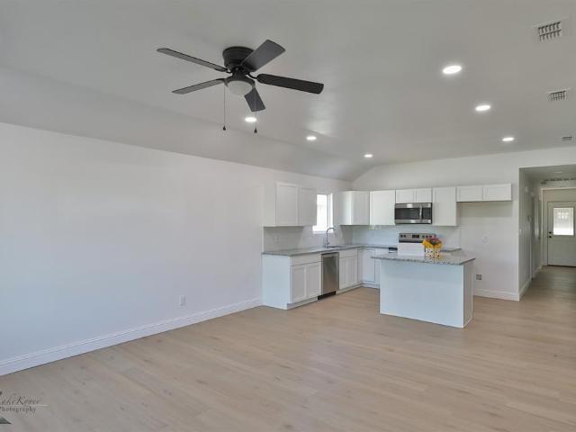 2571 Bel Air