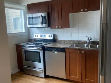 257 SCOTT AVE STUDIO SUITE