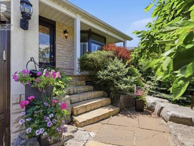 2580 Homelands Drive, Mississauga, ON, L5K 1H6 house for sale | Listing ID W13693 | Royal LePage