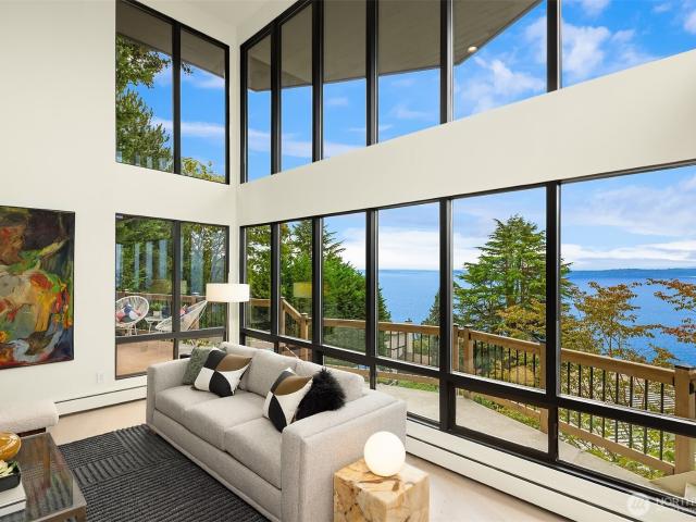 2583 Magnolia Boulevard W