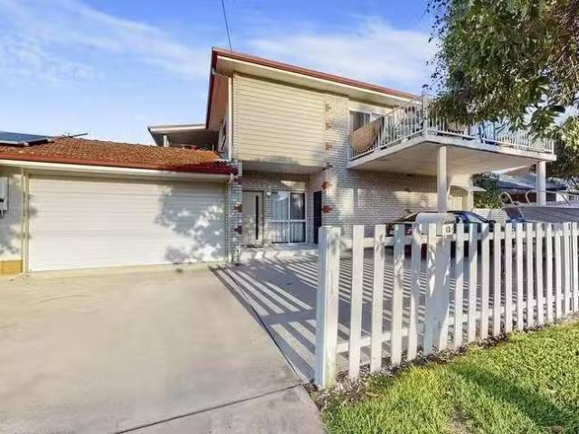 2/58 Kate Street, Woody Point, QLD 4019