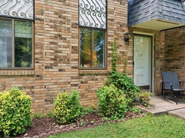 258 Lake Chateau Dr