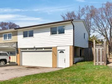 House for sale in Peel, Ontario - Parking