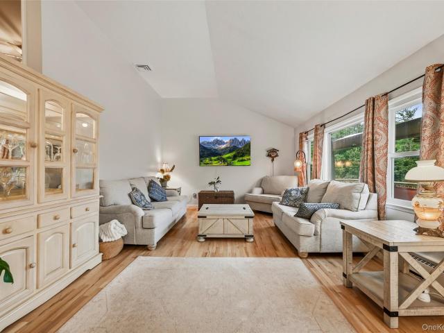 2590 Darnley Place