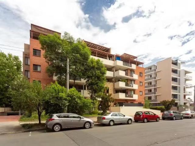 25/9 11 Bathurst Street, LIVERPOOL Apartment for rent Listed.