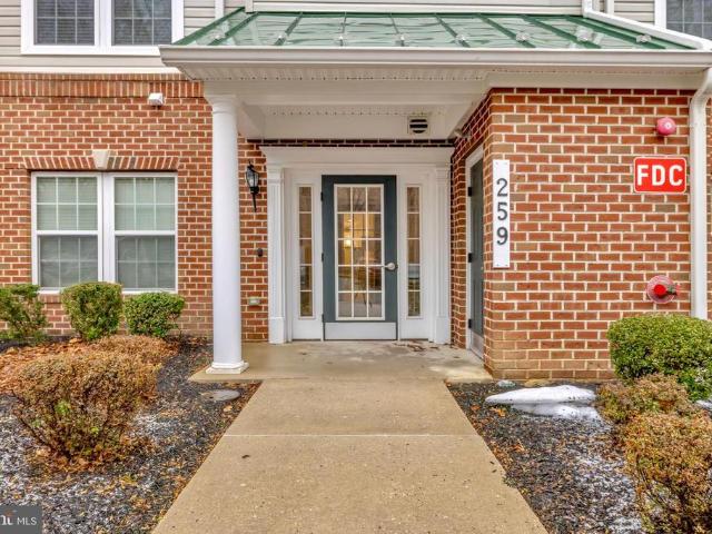 259 Beckenham Circle # 404
