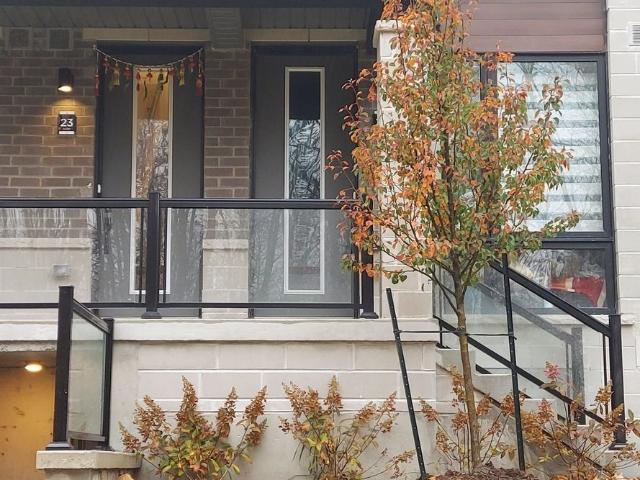 25 40 Knotsberry Circle, Brampton