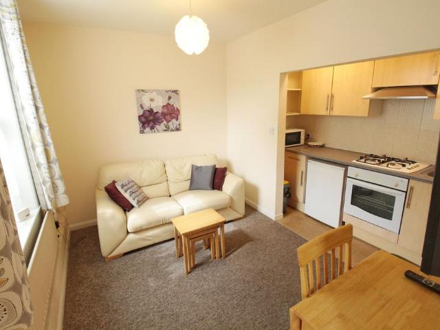 25 The Avenue, Lincoln, Lincolnshire. 1 bed flat to rent £975 pcm £225 pw