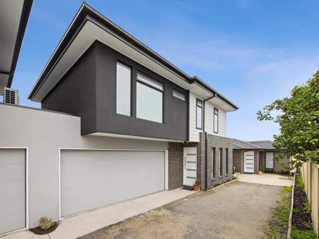 2/5 Treesbank Ave, Springvale