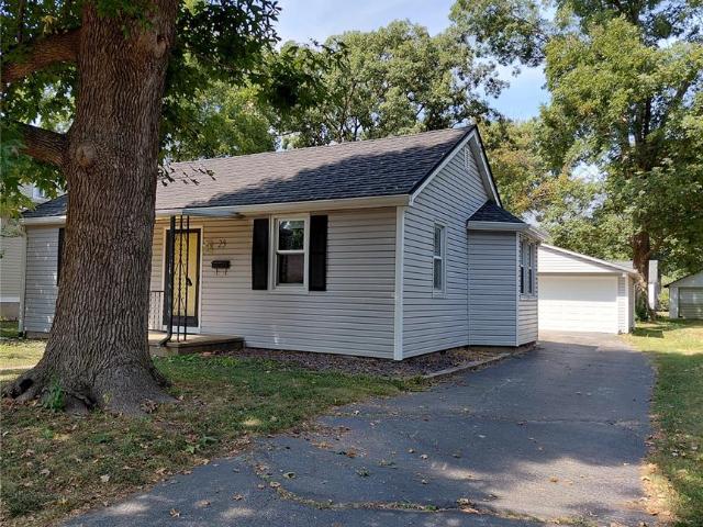 25 W Oak St, Mascoutah, IL 62258 | MLS #25062