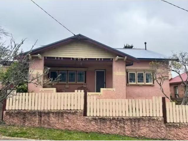 25 Walgett Street, Katoomba House for rent Listed by Carolyn.
