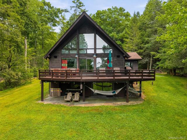 25 Waters Edge Drive