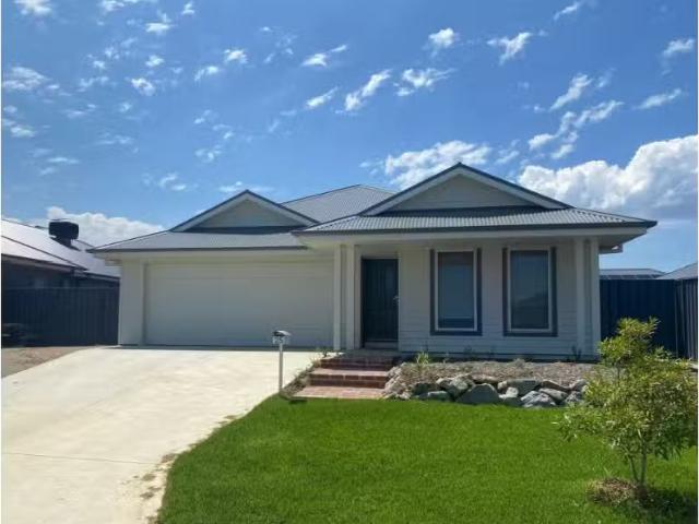 25 Yorkshire Road, THURGOONA House for rent Listed by Lucinda.