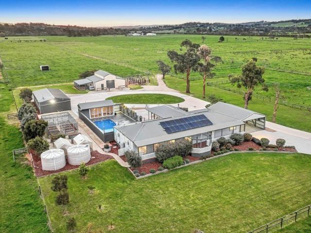 25 Acres of Lifestyle Living, Space & Serenity
