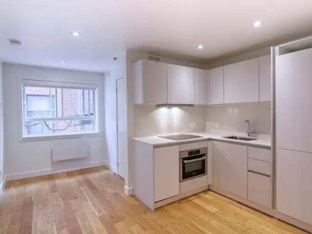 25 Avenue des Pins | 25 Avenue des Pins, Montreal