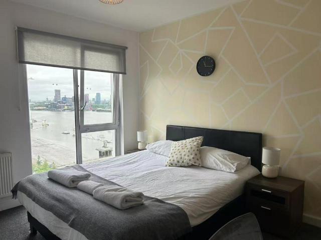 25 Barge Walk, SE10 2 bed flat to rent £2,300 pcm £531 pw