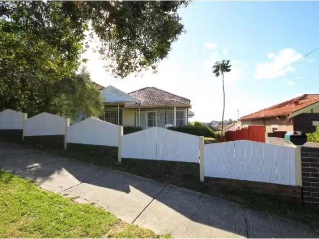 25 Bayview Ave, Earlwood House for rent Listed by Rental Team.
