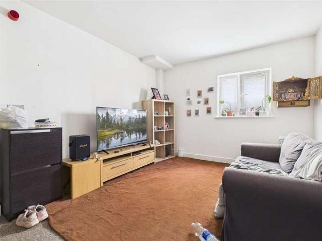 25 bed flat for sale