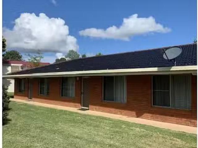 2/5 Bellevue Road, ARMIDALE House for rent Listed by Georgina.