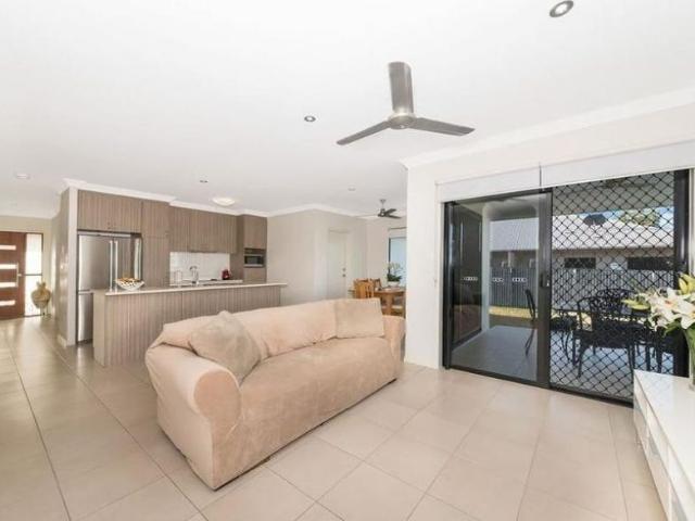 25 Bilbao Pl, Bushland Beach