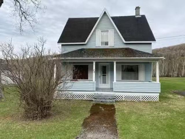 25 Boul. Perron O. Matapédia, QC, G0J 1V0 house for sale Li.