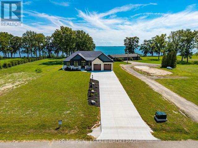 25 Black Walnut Drive, Norfolk, ON, N0E 1P0 house for sale | Listing ID X13790 | Royal LePage
