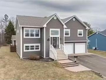 House for sale in Sunbury - Patio, Swimming pool