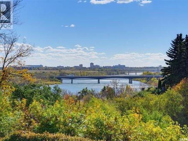 25 Capilano Drive, Saskatoon, SK, S7K 4A4 Luxury House for sale | Listing ID SK050037 | Royal LePage Carriage Trade Luxury Properties