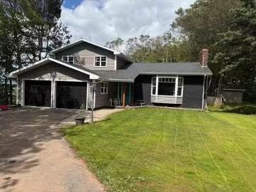25 Charlotte Drive, Summerside, PE, C1N 4W2 house for sale.