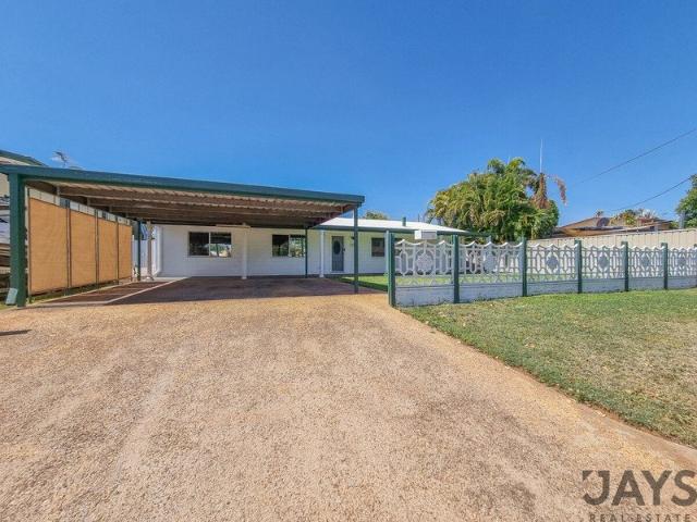 25 COOK CRESCENT, SUNSET