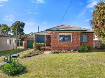25 Croydon Avenue, Tamworth NSW 2340 House For Rent $460 | Domain