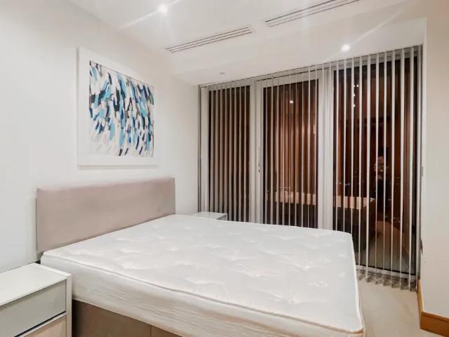 25 Crossharbour Plaza, London E14, 1 bed flat to rent, £3,033 pcm | PrimeLocation