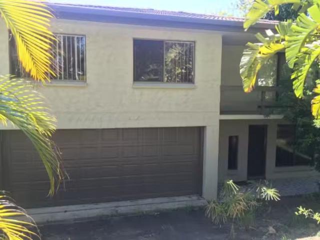 25 Dawn Drive, MOONEE BEACH House for rent Listed by Sarah To.