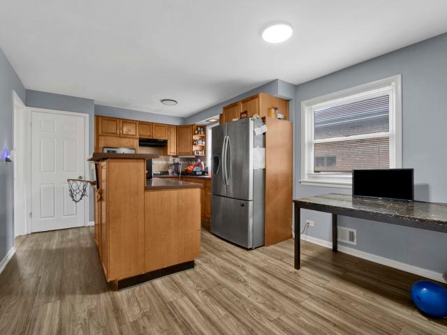 25 E 121ST Street