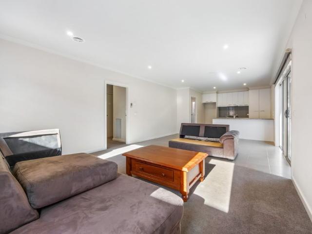 2/5 Eastview Court, Sebastopol, VIC, 3356