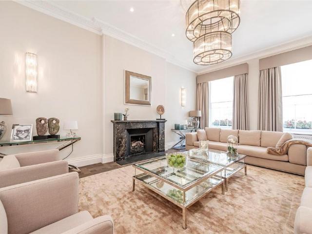 25 Eaton Place, London SW1X 3 bed apartment to rent £13,650 pcm £3,150 pw