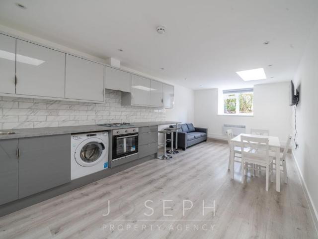 25 Elm Street, Ipswich, IP1 1 bed in a house share to rent £750 pcm £173 pw
