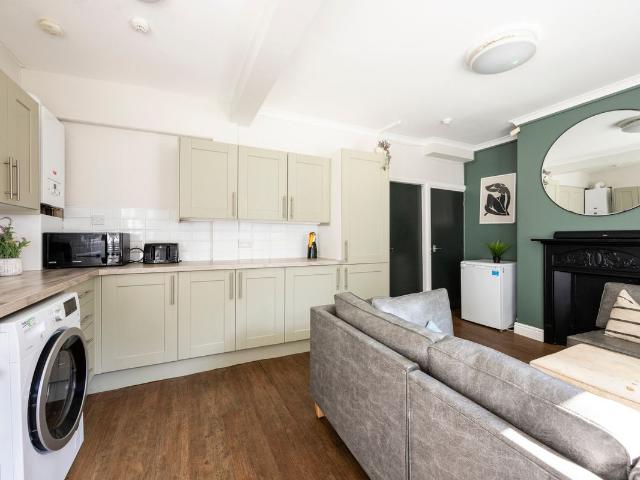 25 Elmsthorpe Avenue, Nottingham NG7, 5 bed property to rent, £689 pppm | PrimeLocation