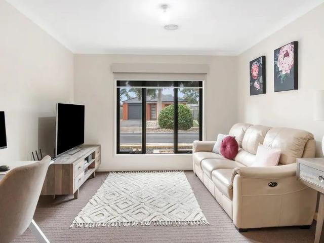 25 Elandra Drive