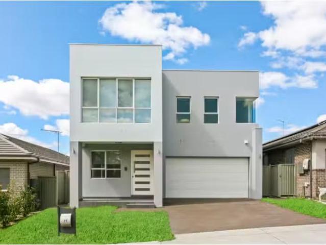 25 Flight Circuit, Middleton Grange House for rent Listed by.