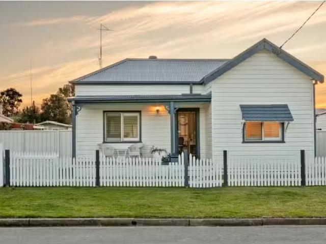 25 George Street, Cessnock House for rent Listed by Natasha Q.