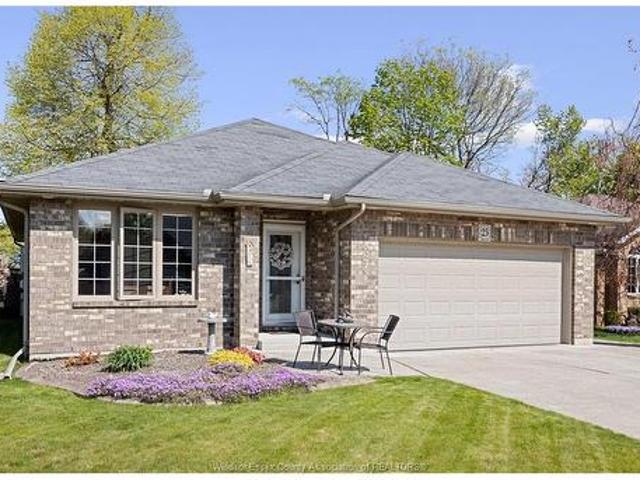 25 Golfview Drive, Kingsville, ON, N9Y 4E3 house for sale | Listing ID 26012 | Royal LePage