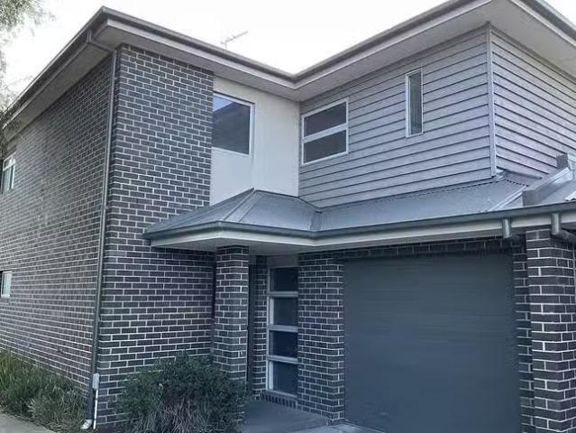 2/5 Grieves Street, Newport, VIC 3015