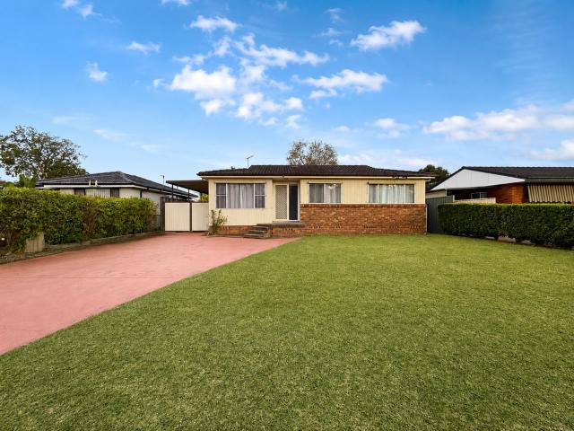 25 Holborrow Ave