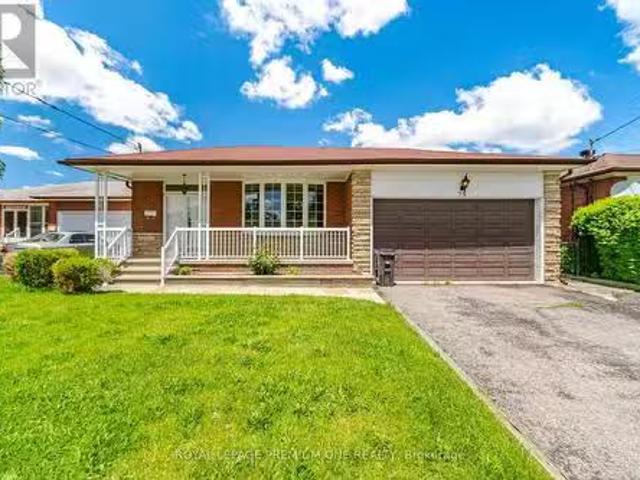 25 Islay Court, Toronto, ON, M9M 1V4 house for sale Listing.